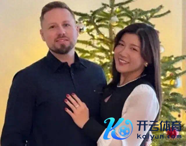 千万网红匹俦朱莉回话辩认：戒指12年婚配 莫得网传狗血剧情